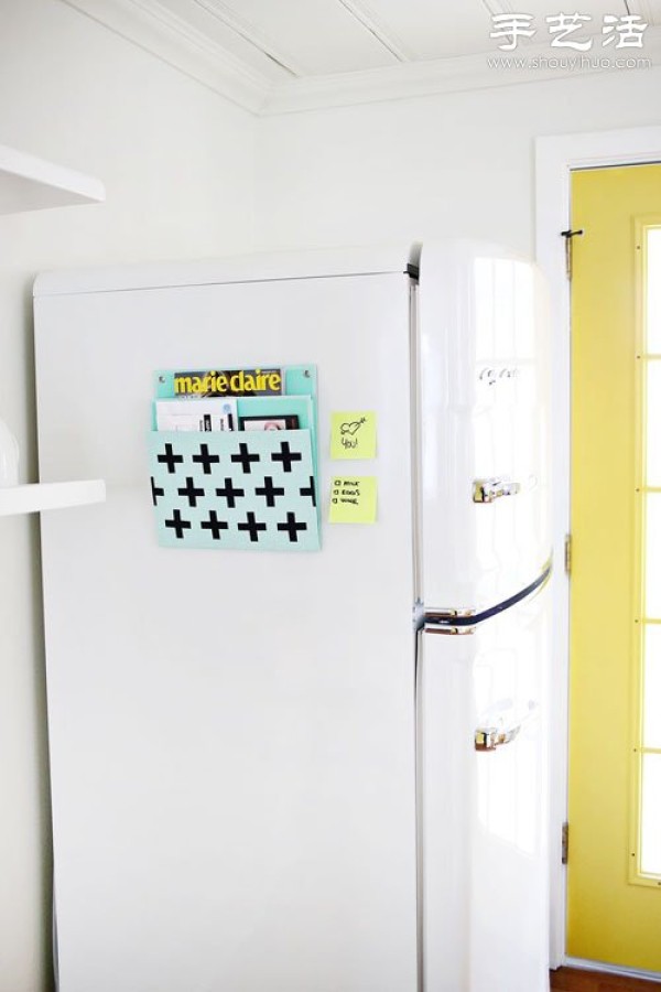 Using the principles of refrigerator magnets to DIY handmade magazine racks