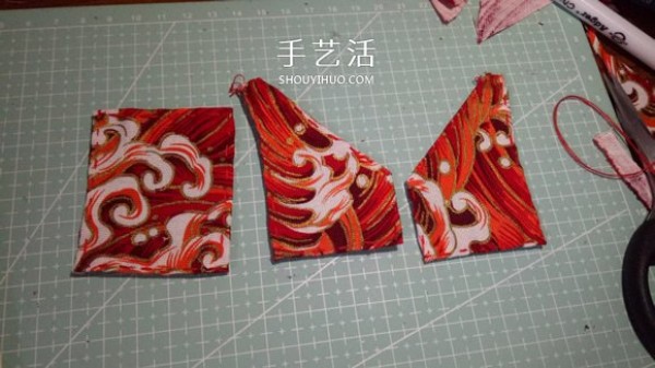 Chou Chou will show you how to make beautiful doll clothes by hand