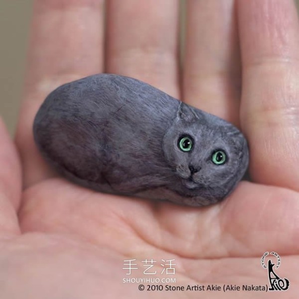 Japanese artist transforms ordinary rocks into highly realistic animals