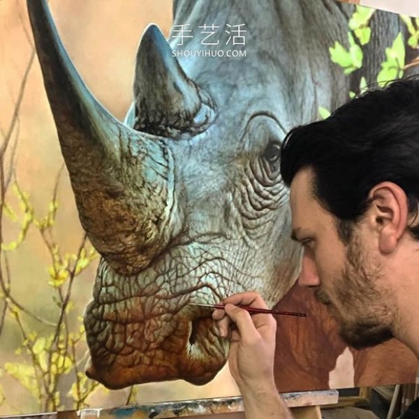 Its like its jumping off the canvas! Realistic paintings capture the beauty of wildlife