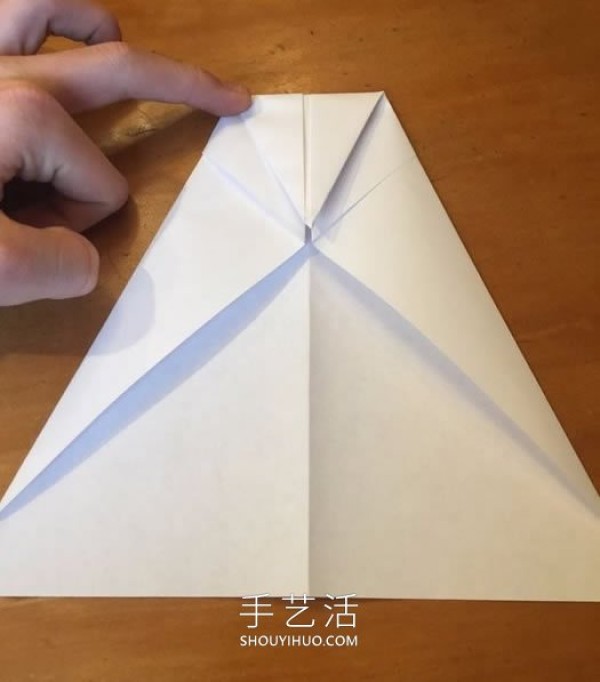 Illustration of how to fold a flat-head airplane