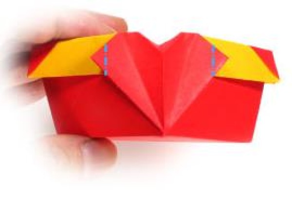 The folding method of the paper box with love has four heart-shaped storage boxes The folding method