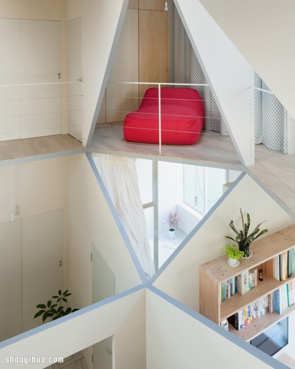 Kame House subverts your imagination of floors and partitions