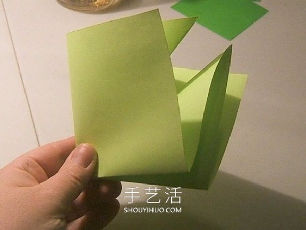 Detailed step-by-step diagram of how to fold a simple origami three-dimensional Christmas tree