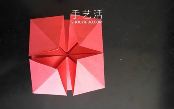 A simple tutorial on the origami method of a small flower basket