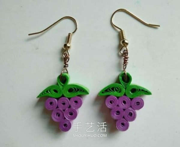 Tutorial on how to make grape earrings from quilled paper