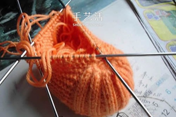 How to Knit Warm Shoes for Baby, Illustration of Knitting Cute Baby Shoes