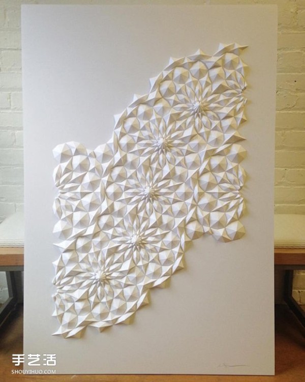 Appreciation of three-dimensional geometric paper sculptures, challenge the limits of paper art! 