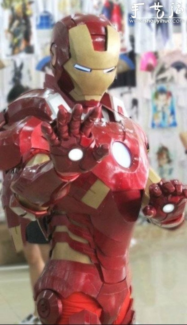 Iron Man fans build Iron Man armor with their own hands