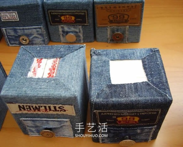 Old jeans are transformed into a multifunctional storage cabinet with drawers and side pockets! 