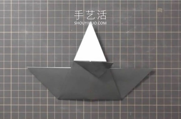 Video tutorial on folding origami crow with moving mouth