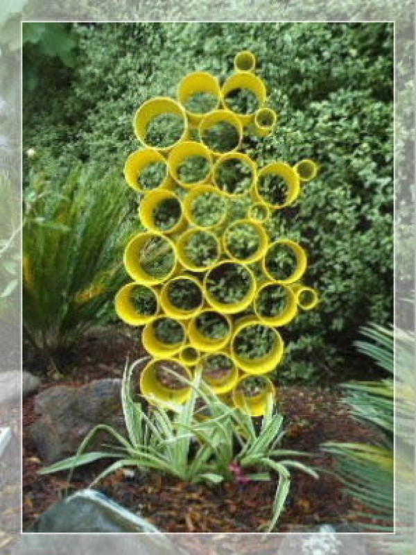 Tutorial on making garden sculptures from PVC pipes, how to make homemade PVC pipe sculptures