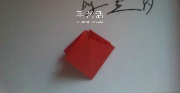 The steps of folding Higanhua are illustrated and the process of origami is detailed