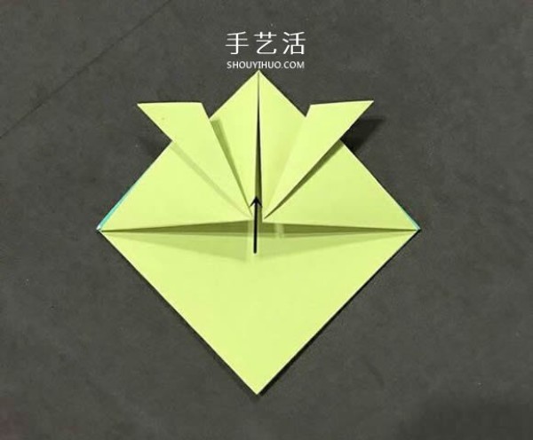 Illustration of how to fold a simple origami goldfish for children