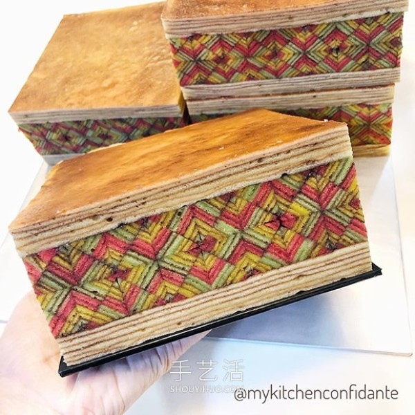 Malaysian traditional handmade mille-feuille pastry! Like a beautiful kaleidoscope