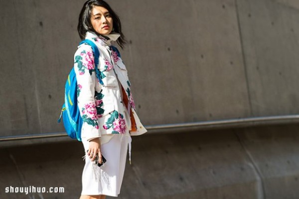 Fashion with bold and colorful contrasting colors 2015 Seoul Fashion Week street photography