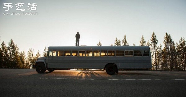 Old bus DIY converted into an oversized RV