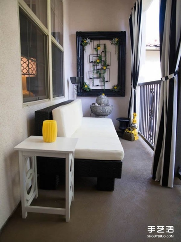 These simple little ideas for charming small balcony layout design are worth trying