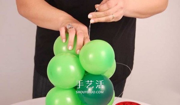 Handmade balloon-shaped tree for Arbor Day" border="0" width ="550" height="366" src="https://img.111diy.com/timthumb.php?src=/d/file/20220110/ym1dligu3bx.jpg" /></p>
<p align="center"><img alt="Hand-made balloon-shaped tree. Use balloons to make a big tree for Arbor Day."  alt=