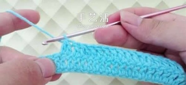 Tutorial on handmade crochet warm socks to protect feet when watching TV in winter