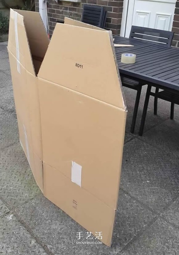 How to make a cardboard house and let your kids open a pizza shop