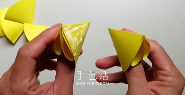 An illustrated tutorial on how to make a simple star flower ball origami