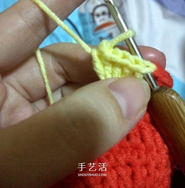 Insulation and anti-scalding! Illustration of knitting rose wool cup sleeves in winter