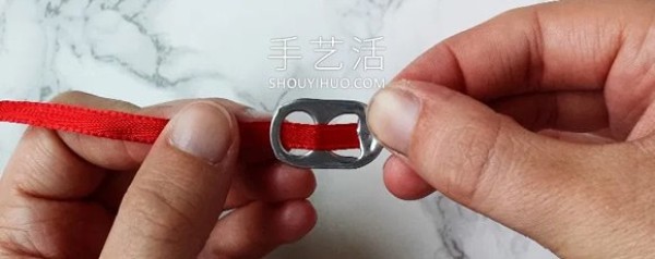 How to make a can pull-tab bracelet