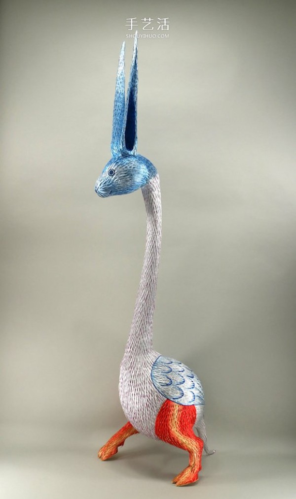 Fantasy creature sculptures made of paper, a surreal pi?ata work! 