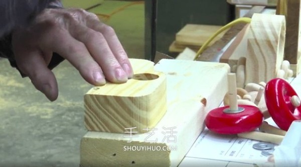 80-year-old woodworker makes wooden toys for children in need every year