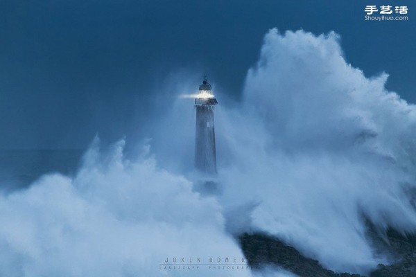 Photo album of lonely and magnificent lighthouses around the world