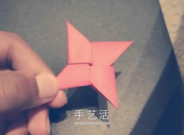 The hidden weapon of the Origami Ninja! Tutorial on how to fold the four-cornered ninja star