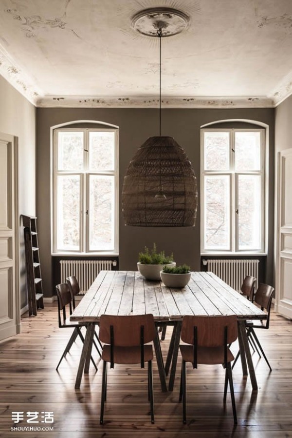 The Romantic Renovation of an Old Apartment in Berlin in the 19th Century by the Germans