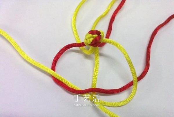 How to knit heart-shaped concentric knots and illustrate the knitting method of Valentines Day hearts