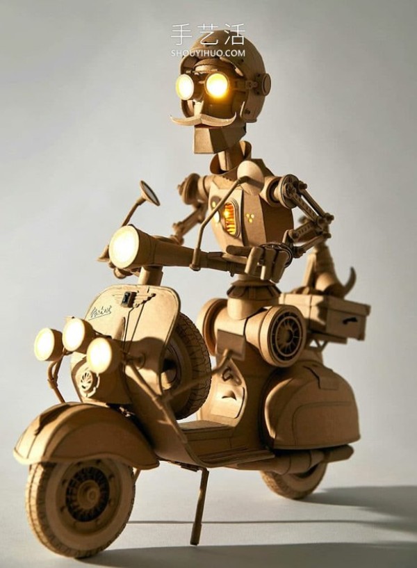 Incredible handmade cardboard robot, lifelike! 