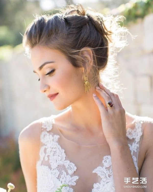 Simple and romantic wedding hairstyle for referenceFor reference, brides! 