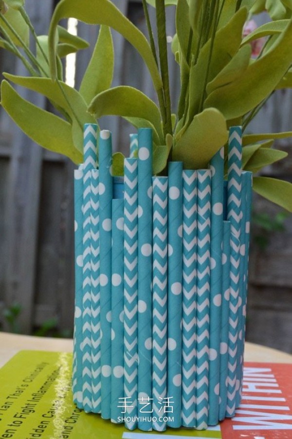 Using paper straws and tin can waste to make handmade healing vases