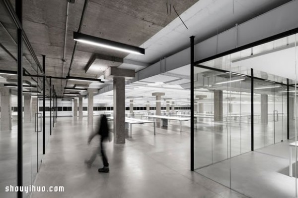 Online retailer SSENSE minimalist office decoration design