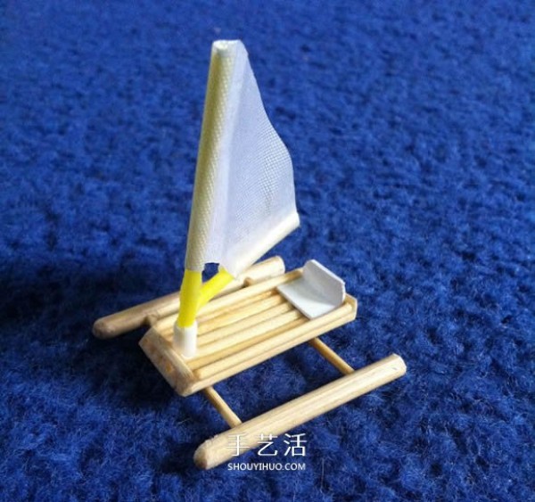 How to make a mini pontoon boat using waste grilled skewers and bamboo skewers