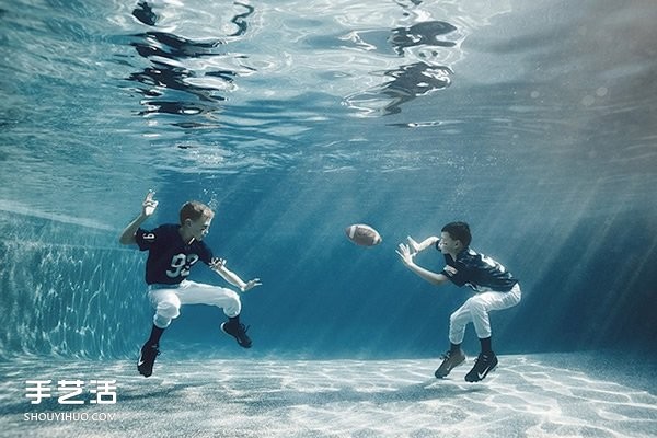 Fun underwater photography for children yields unexpected photographic effects