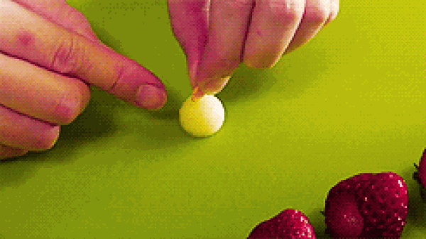 How to make cute apple and strawberry chicks, DIY graphic tutorial of fruit chicks