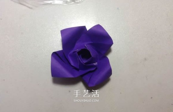 How to make origami rose flowers with handmade illustrations of rose flowers