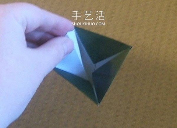 Detailed step-by-step diagram of how to fold a simple origami three-dimensional Christmas tree