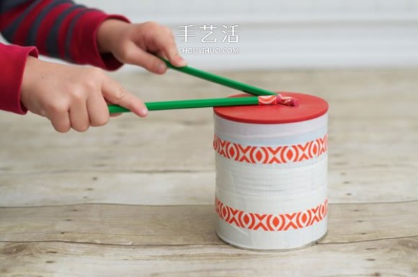 Tutorial on how to make toy drums from milk powder cans