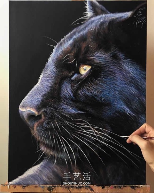 Its like its jumping off the canvas! Realistic paintings capture the beauty of wildlife