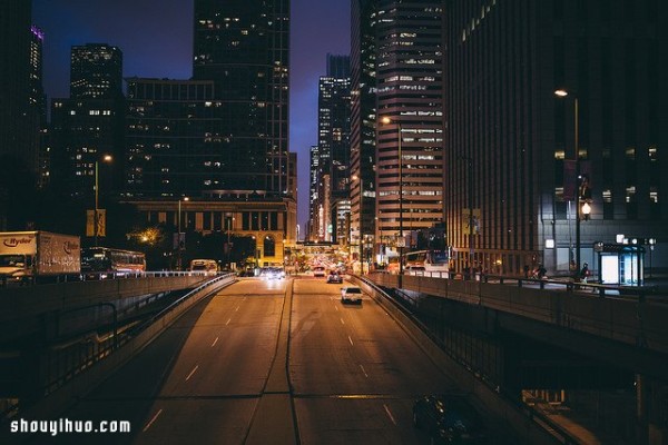 The citys beautiful sigh is shrouded in fog, the windy city of Chicago