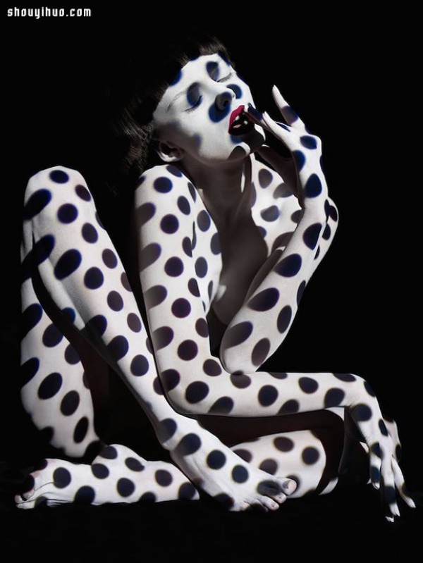 Light and shadow create the most fashionable dots and stripes