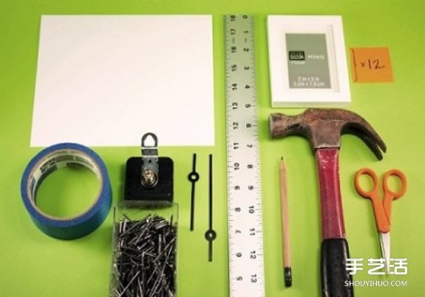 Illustrated tutorial on how to make a DIY personalized photo wall in the style of a clock