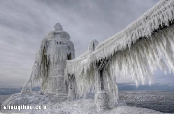 The spectacular lighthouse scene on the edge of Lake Michigan under the snowstorm and cold wave