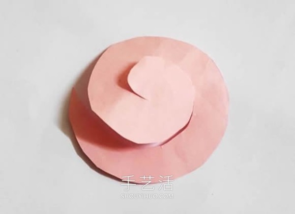 Illustrated tutorial on how to make simple paper rose balls